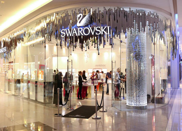 بين ابتكارات Swarovski ونصائح Lady Fozaza: الرقيّ سيكون حليفك