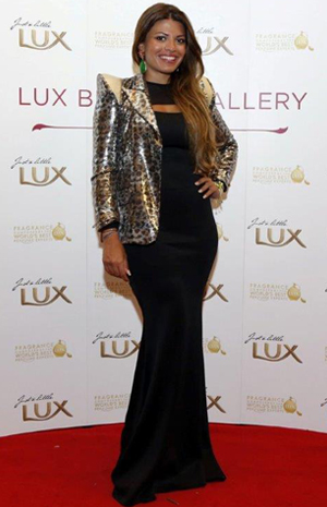 ليدي فوزازا تشجّع المواهب الشابة في تصميم الأزياء