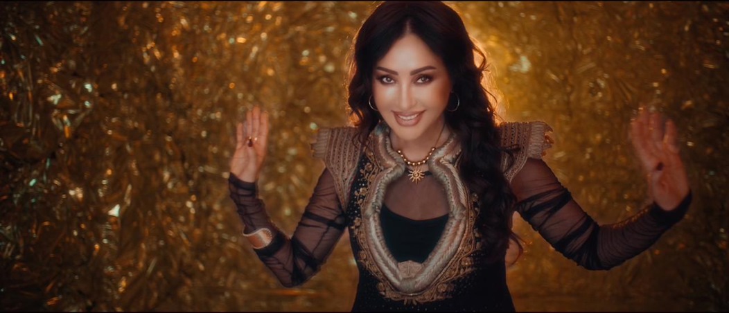 لطيفة التونسية بصورة مختلفة في 