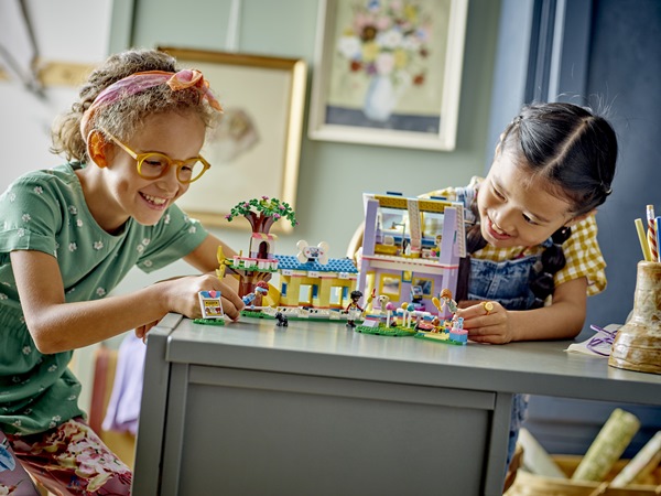 دراسة لمجموعة LEGO تؤكّد أهمية علاقات الصداقة لسعادة الأطفال