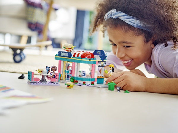 دراسة لمجموعة LEGO تؤكّد أهمية علاقات الصداقة لسعادة الأطفال