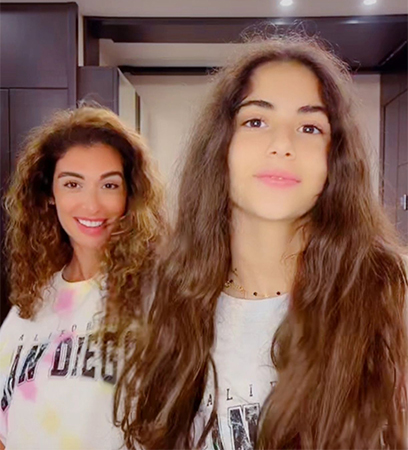 أم وابنتها من جدة تلهمان المرأة العربية عبر 