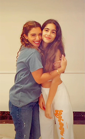 أم وابنتها من جدة تلهمان المرأة العربية عبر 