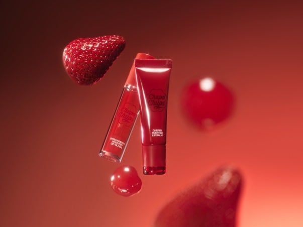 نكهات الطفولة تلتقي بالجمال: H&M Beauty x Chupa Chups لإطلالة صيفية لا تُنسى!