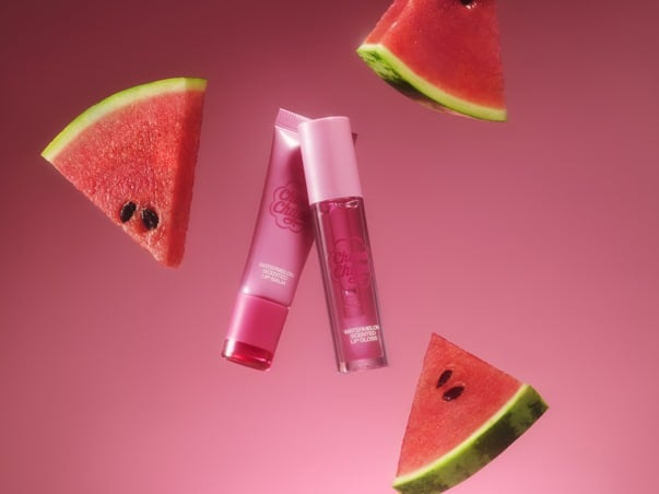نكهات الطفولة تلتقي بالجمال: H&M Beauty x Chupa Chups لإطلالة صيفية لا تُنسى!