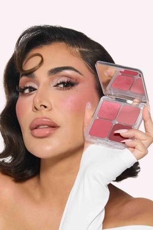 باليت Blush Filter: أوّل باليت بلاش بودرة من Huda Beauty