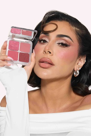 باليت Blush Filter: أوّل باليت بلاش بودرة من Huda Beauty
