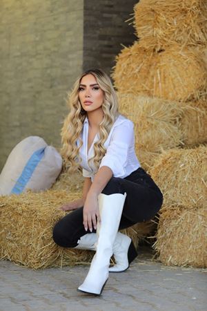 ليلى شندول لنواعم: أستعد لأغنية درامية ولن أترك الإعلام