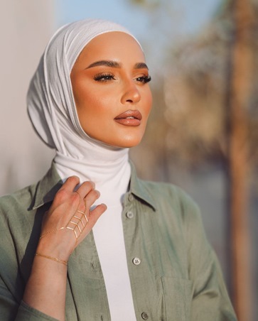 استكشفي سحر ظلال العيون البرونزيّة: لمسة جمالية لخريفكِ كمرأة خليجية