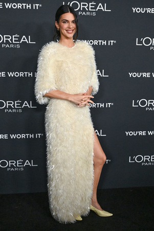 أبرز إطلالات المشاهير في ديسمبر