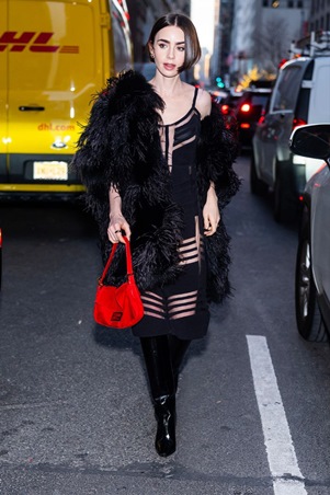 أبرز إطلالات المشاهير في ديسمبر