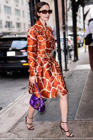 أبرز إطلالات المشاهير في ديسمبر