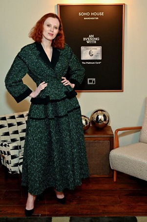 أبرز إطلالات المشاهير في ديسمبر