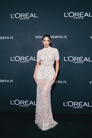 لوريال باريس تحتفل بالمرأة في النسخة الثامنة من 