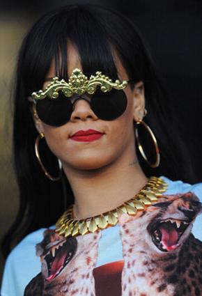 نظارات شمسية غريبة تثير إعجاب النجمات!