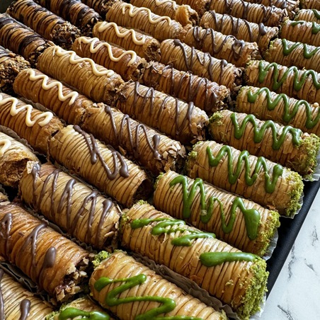 احتفلي باليوم العالمي للبقلاوة ببقلاوة لبنانية بلمسة عصرية من الحلّاب