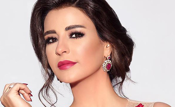 نواعم تكشف إطلالة ماغي بو غصن الغريبة في عرض فيلم 