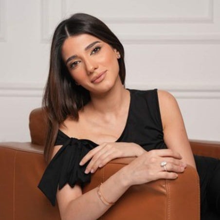 مكياج القوة والتمكين: إطلالة يوم المرأة الإماراتية