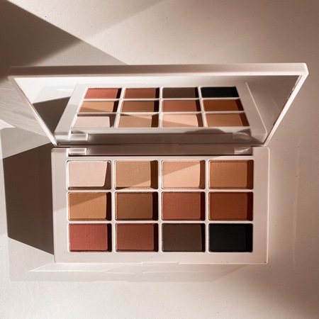 إختاري باليت ظلال العيون المناسبة لكِ بحسب برجِك