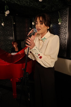 منال ملاط تطلق مشروعها الغنائي الجديد