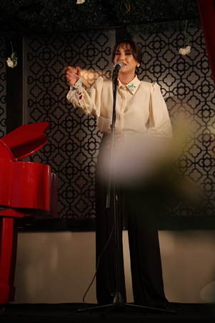 منال ملاط تطلق مشروعها الغنائي الجديد