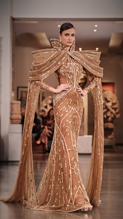 منال عجاج لـ«نواعم»: «امرأة النور» ليست مجموعة أزياء… بل سيرة امرأة قررت أن تُضيء