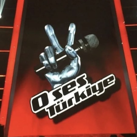 بطلة حريم السلطان في حلقة خاصة من ذا فويس ليلة رأس السنة