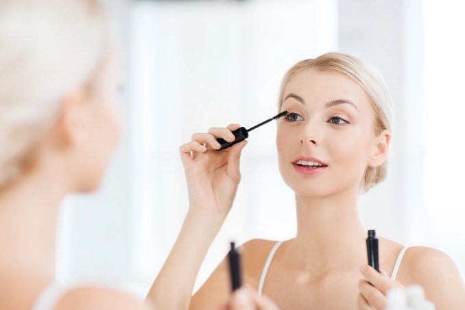 دليلك لاختيار الماسكارا المثالية وفقاً للون عينيكِ