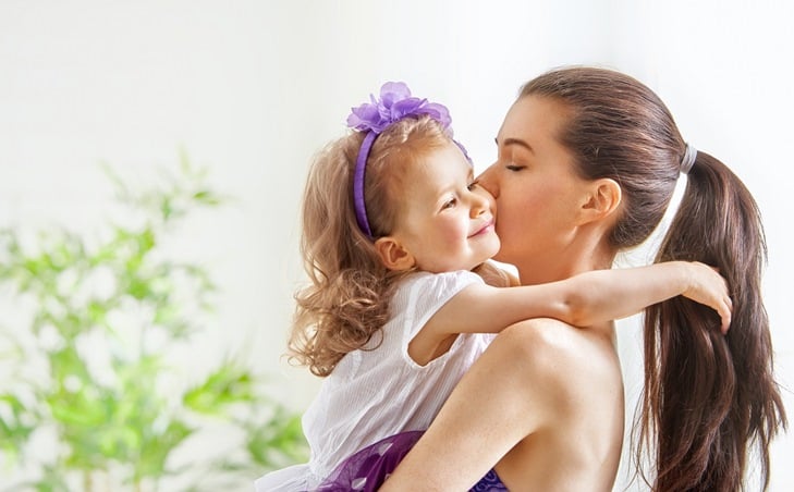 4 مشاعر أساسية يحتاجها طفلك منكِ