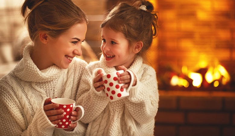 4 مشاعر أساسية يحتاجها طفلك منكِ