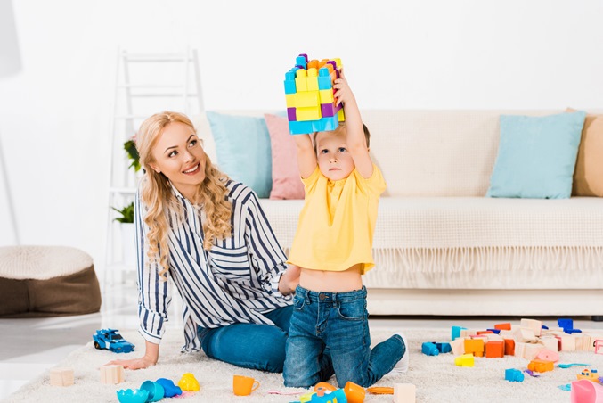 5 طرق لتعليم طفلك من خلال اللعب