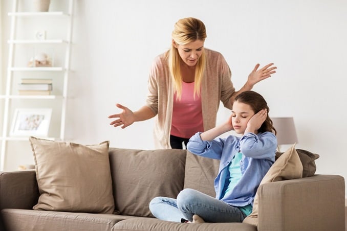 7 أخطاء يتعلم منها طفلك.. اتركيه يقع فيها