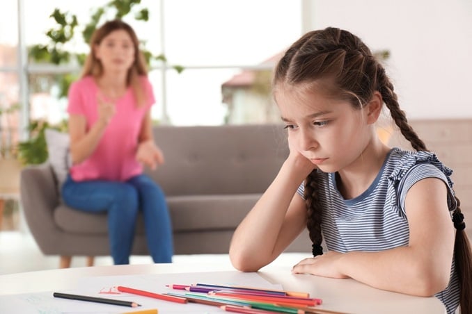 7 أخطاء يتعلم منها طفلك.. اتركيه يقع فيها
