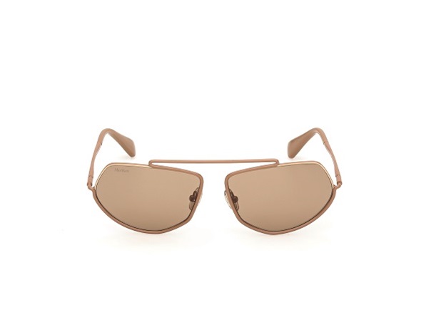 Max Mara ونظارات تعكس قوة الأنوثة المعاصرة