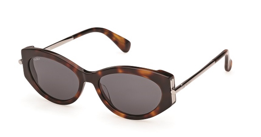 Max Mara ونظارات تعكس قوة الأنوثة المعاصرة