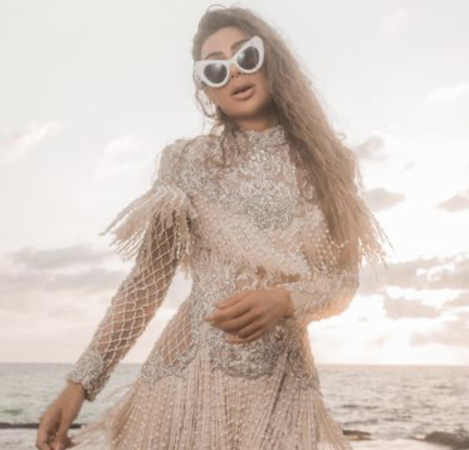 لحظة إنسانية.. مايا دياب تفاجئ مريضاً في المستشفى بعد طلبه رؤيتها