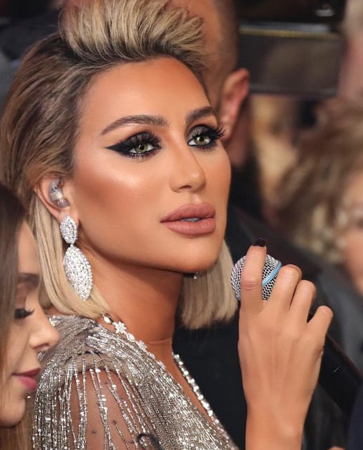 نواعم تكشف سبب عودة مايا دياب الى الشعر الطويل