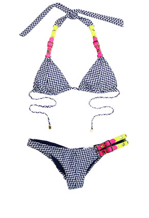 روح الأناقة والمرح في مجموعة Beach Bunny Swimwear collection