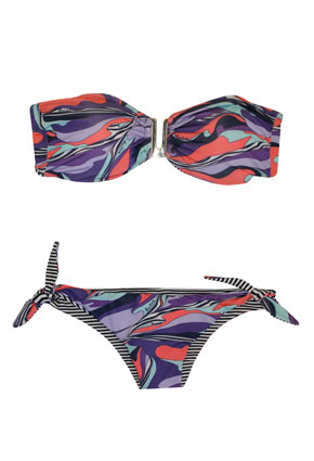 روح الأناقة والمرح في مجموعة Beach Bunny Swimwear collection