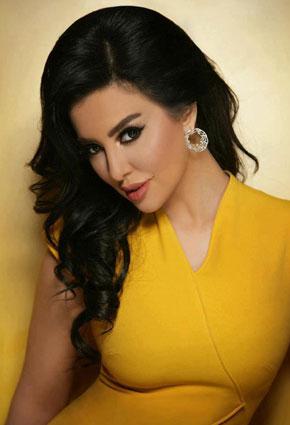 ميساء مغربي تتنقل في فرنسا بالهيلكوبتر!