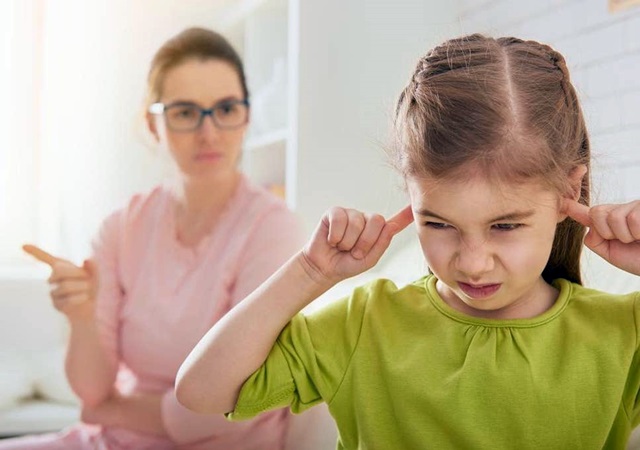 5 أساليب تربوية خاطئة تسبب الإحباط لطفلك