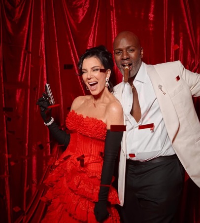 ميغان ماركل تخطف الأنظار بإطلالة سوداء آسرة في حفل كريس جينر السبعين