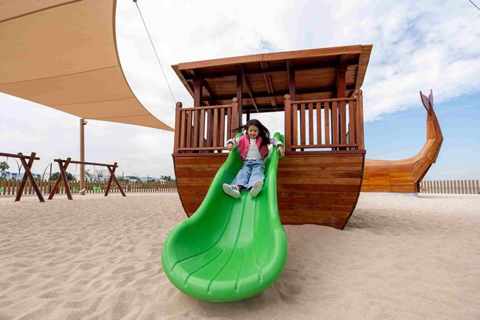 5 أسباب تجعل شاطئ الحيرة الوجهة المفضلة بالشارقة لعطلة نهاية الأسبوع