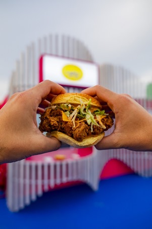 ديسمبر بنكهة مختلفة في أبوظبي: موسيقى ودرونات وتجارب لا تُنسى في مهرجان أم الإمارات