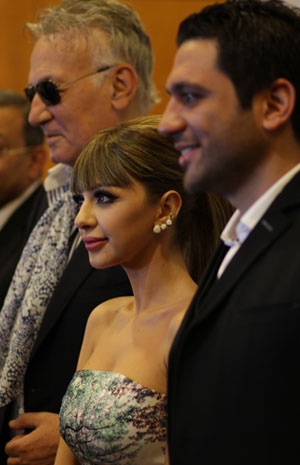 ميريام فارس تنافس بصوت آدم!