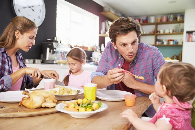 إليكِ فوائد تعاون الأب والأم في تربية الأطفال