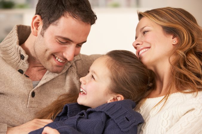 إليكِ فوائد تعاون الأب والأم في تربية الأطفال