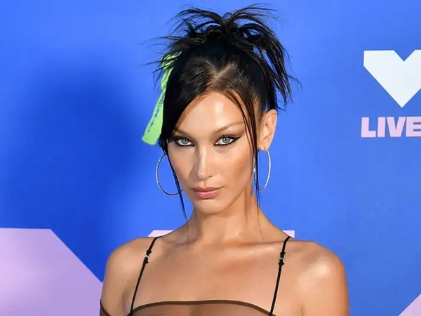 تسريحة شعر Baby Part من عام 2000 الأكثر رواجاً بين نجمات اليوم