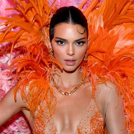 تسريحة شعر Baby Part من عام 2000 الأكثر رواجاً بين نجمات اليوم