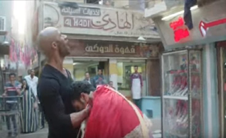 على طريقة مسلسل الأسطورة .. زفة بلدي لشاب في الفيوم!